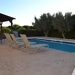 Makronissos Villa *