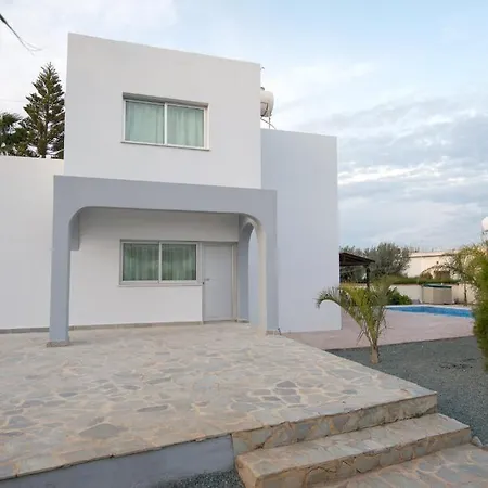 Makronissos Villa *
